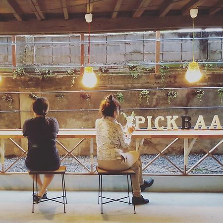 Pickbaan Hostel Ламфун Екстериор снимка