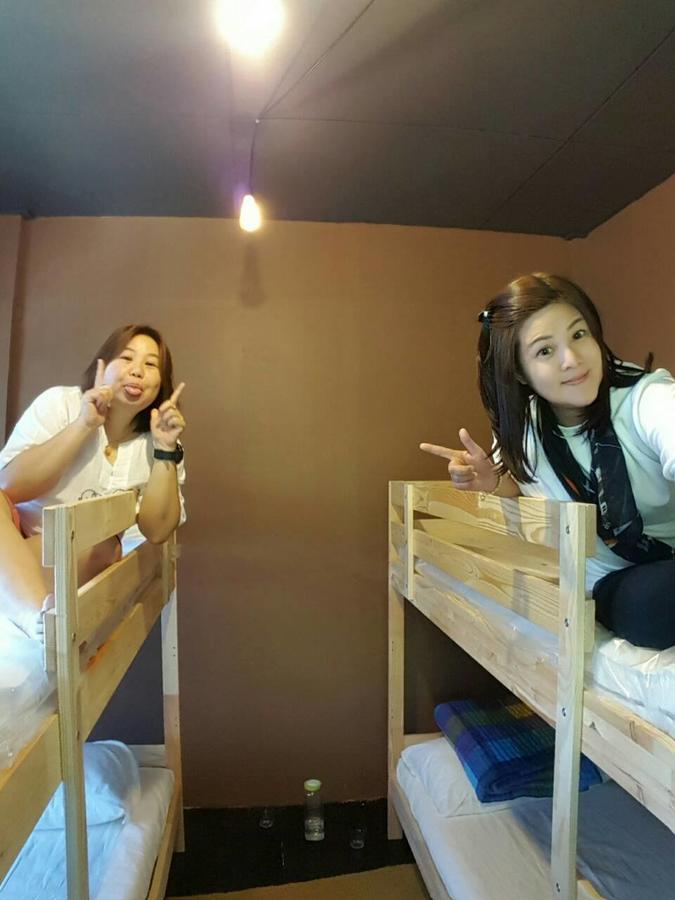 Pickbaan Hostel Ламфун Екстериор снимка